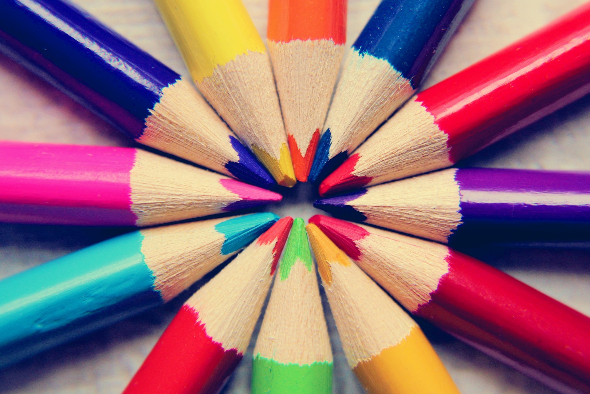 colored-pencils-g8d0a905c4_1920.jpg