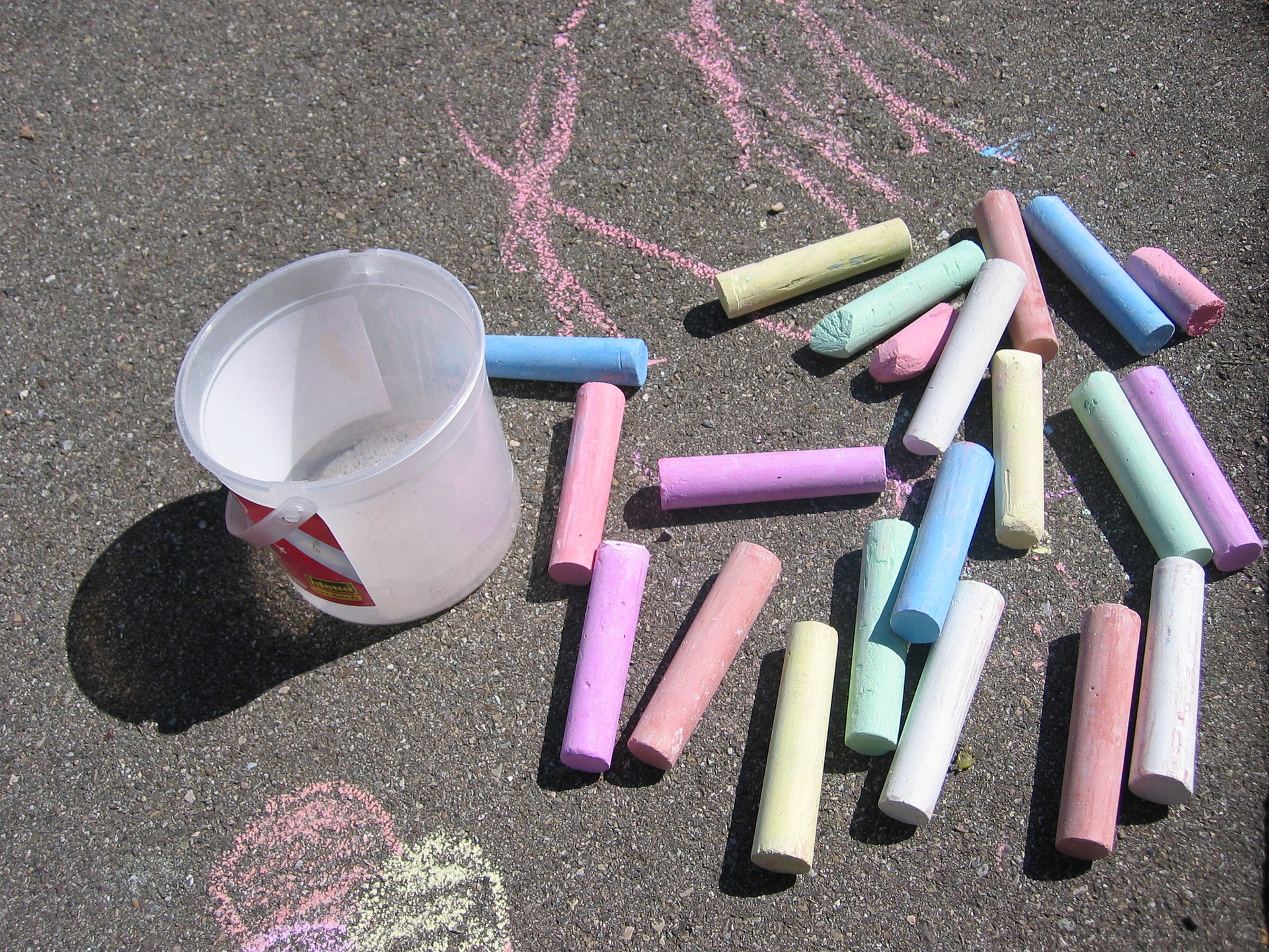 street-chalk-g3e3f4176f_1920.jpg